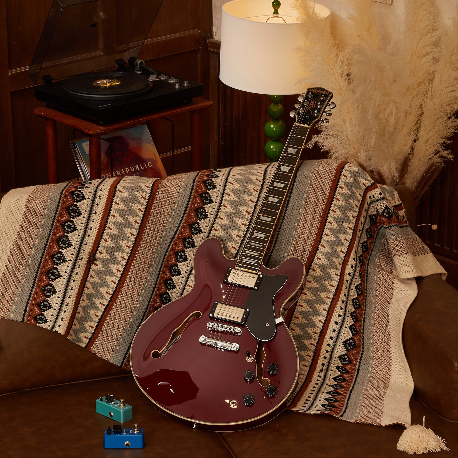 DJP-1000 Semi-Hollow Jazz Guitar with Coil-Splitting & H-H Pickups